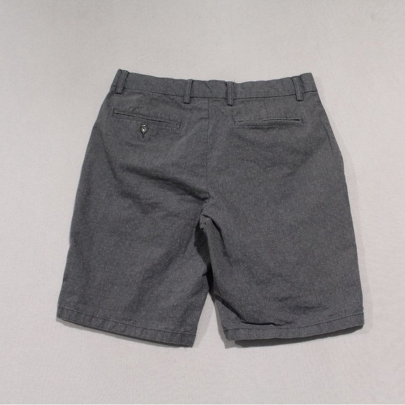 Old Navy Gray Men Shorts Ultimate Slim Built In Flex Size 32 - Picture 2 of 9